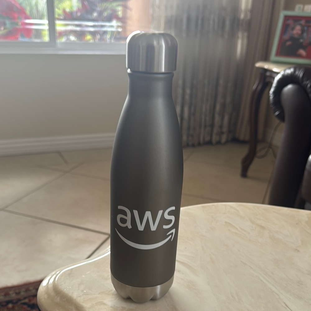 NWT AWS Amazon Web Services Force 17oz Stainless Steel Thermal Water Bottle Gray
